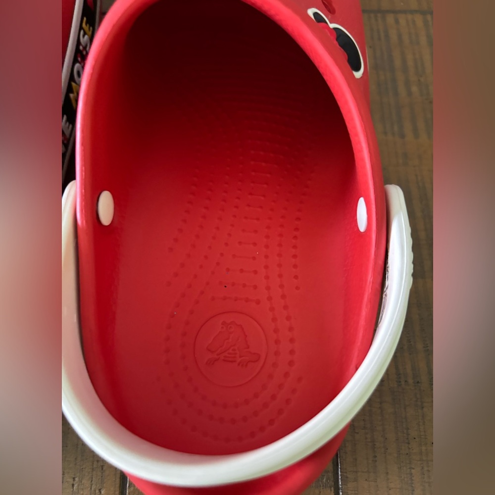 Crocs Women’s Minnie Mouse Classic Clogs - Picture 9 of 12